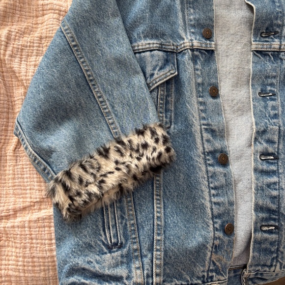 Vintage Levi’s 70507 Trucker Jacket with Fur and Stamp - Picture 4 of 9